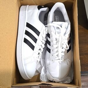 WOMENS GRAND COURT SNEAKER Never Worn